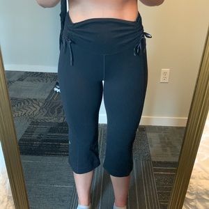 Lululemon cropped, wide leg, high waisted yoga pant